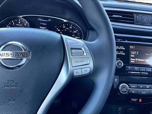 Used 2015 Nissan Rogue SV image 24