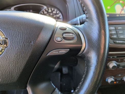Used 2020 Nissan Pathfinder Platinum image 18