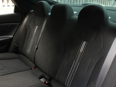 Used 2025 Hyundai Elantra Sport FWD image 18