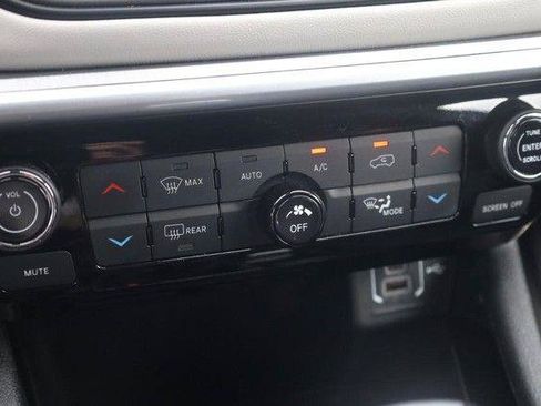 Used 2025 Jeep Compass Limited AWD/4WD image 16