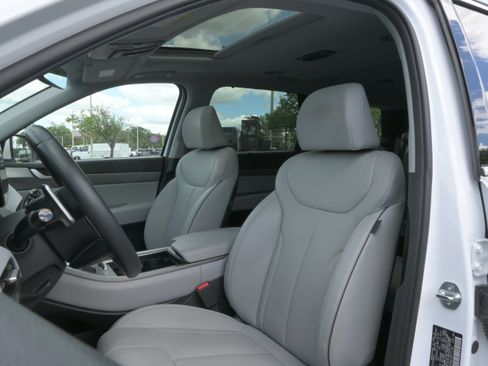 Used 2024 Hyundai Palisade SEL w/ Premium Package FWD image 8