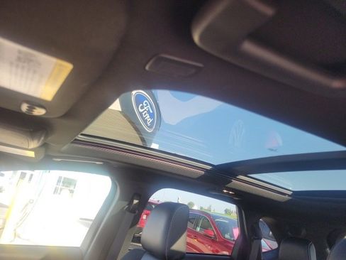 Used 2022 Ford Edge ST w/ Equipment Group 401A image 17