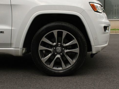 Used 2017 Jeep Grand Cherokee Overland w/ Jeep Active Safety Group AWD/4WD image 4