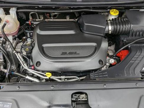 Used 2023 Chrysler Pacifica Touring-L FWD image 31
