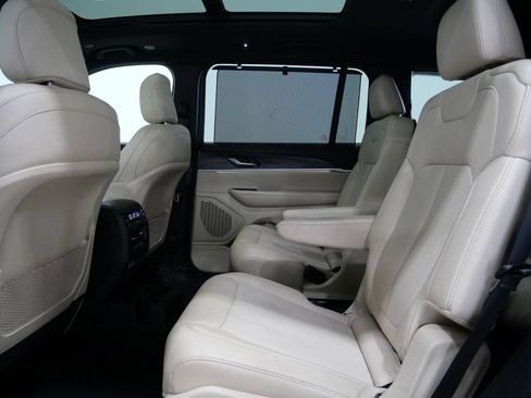 Used 2023 Jeep Grand Cherokee L Limited w/ Luxury Tech Group II AWD/4WD image 25