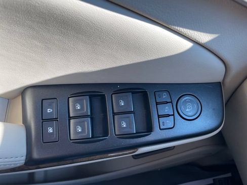 Used 2016 GMC Yukon XL Denali w/ Open Road Package AWD/4WD image 28