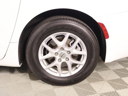Used 2025 Chrysler Voyager LX FWD image 19