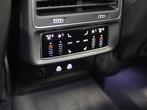 Used 2023 Audi Q8 Premium Plus w/ Premium Plus Package AWD/4WD image 37