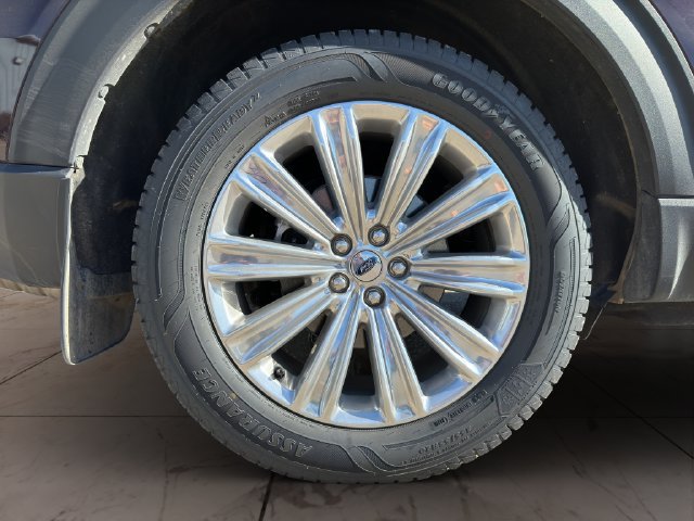 Used 2023 Ford Explorer Limited w/ Equipment Group 301A AWD/4WD image 29