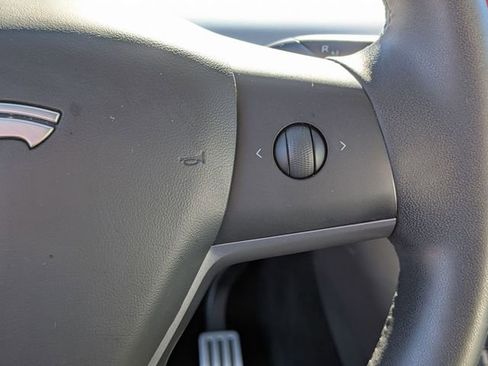 Used 2020 Tesla Model Y Long Range image 19