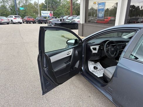 Used 2016 Toyota Corolla LE FWD image 9