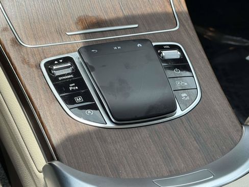 Used 2022 Mercedes-Benz GLC 300 4MATIC image 10