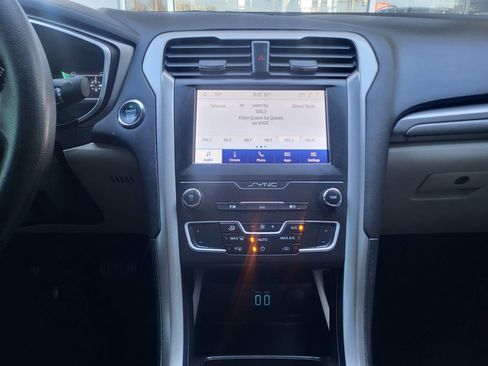 Used 2020 Ford Fusion SE image 27