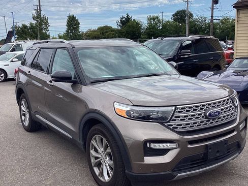 Used 2021 Ford Explorer Limited w/ Equipment Group 301A AWD/4WD image 3