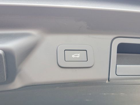 Certified 2026 Land Rover Range Rover Velar Dynamic SE image 37