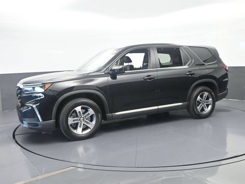 Used 2025 Honda Pilot EX-L image 2