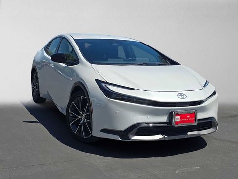 Used 2026 Toyota Prius XLE FWD image 1