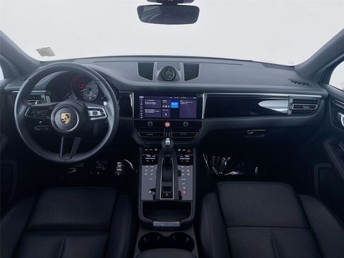 Certified 2025 Porsche Macan image 16