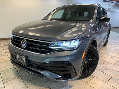 Used 2022 Volkswagen Tiguan SE R-Line image 1