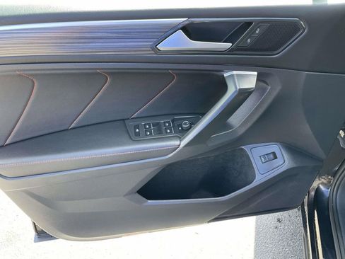 Used 2024 Volkswagen Tiguan SE image 27