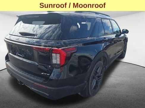 Used 2025 Ford Explorer ST-Line w/ ST-Line Street Pack AWD/4WD image 5