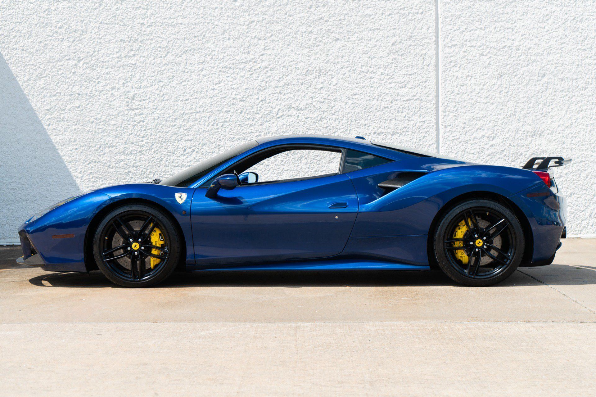 Used 2018 Ferrari 488 GTB RWD image 8