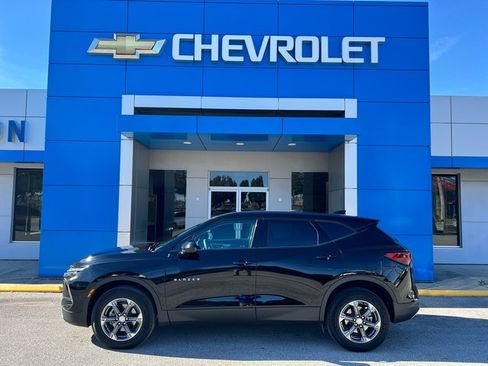 Used 2025 Chevrolet Blazer LT AWD/4WD image 1