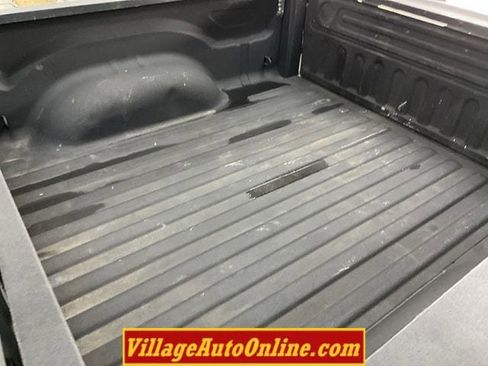 Used 2017 RAM 1500 Classic SLT w/ SLT Plus D←cor Group image 32