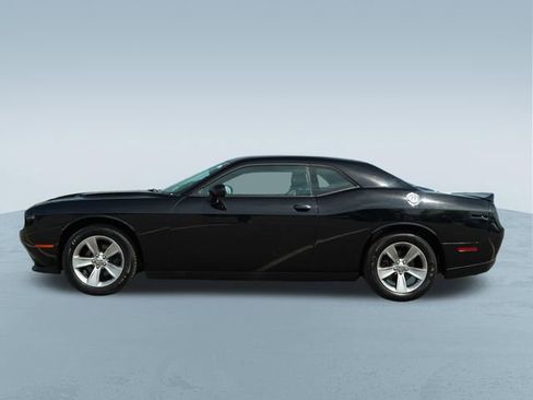 Used 2019 Dodge Challenger SXT RWD image 4