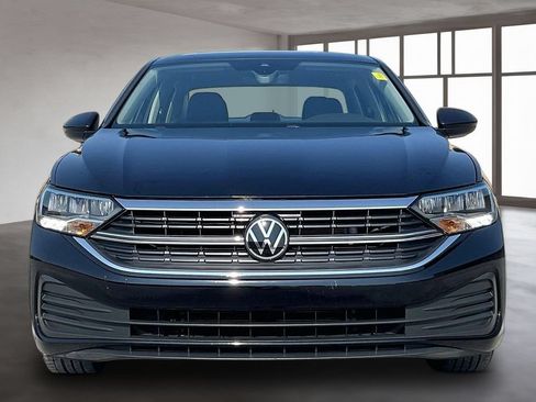 Used 2024 Volkswagen Jetta SE FWD image 2