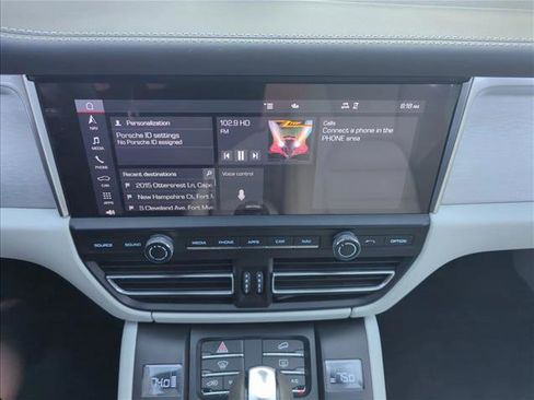 Used 2020 Porsche Macan Turbo image 15