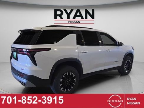 Used 2024 Chevrolet Traverse Z71 w/ Enhanced Driving Package image 5