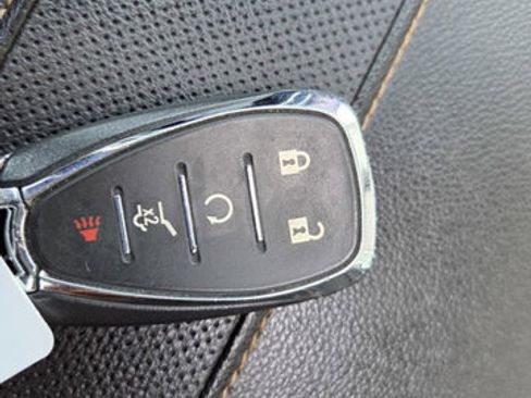 Used 2019 Chevrolet Traverse Premier w/ Redline Edition AWD/4WD image 35