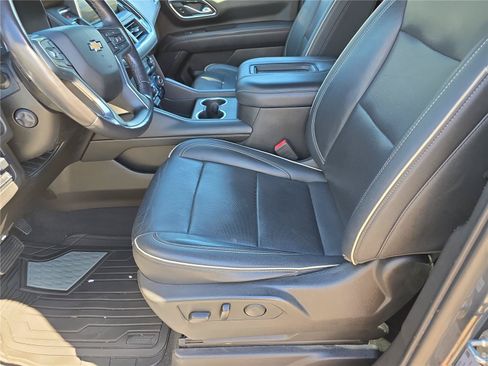 Used 2021 Chevrolet Suburban Premier w/ Premium Package AWD/4WD image 21