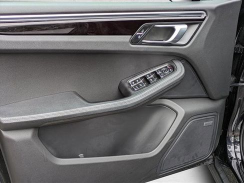 Used 2019 Porsche Macan image 14