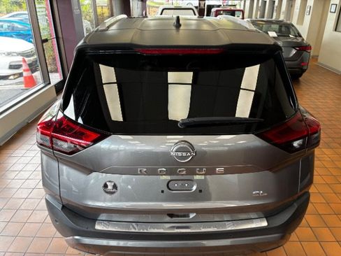 Used 2023 Nissan Rogue SL w/ SL Premium Package FWD image 11