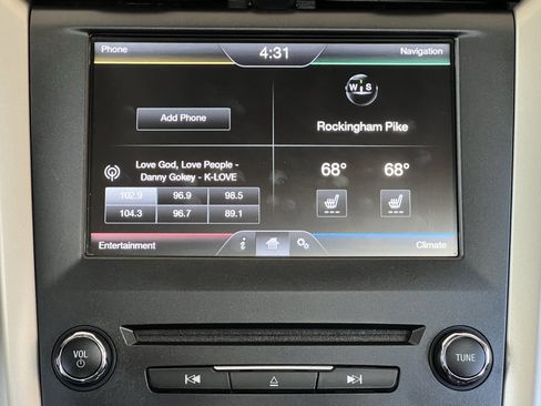Used 2016 Ford Fusion SE w/ Equipment Group 202A FWD image 23