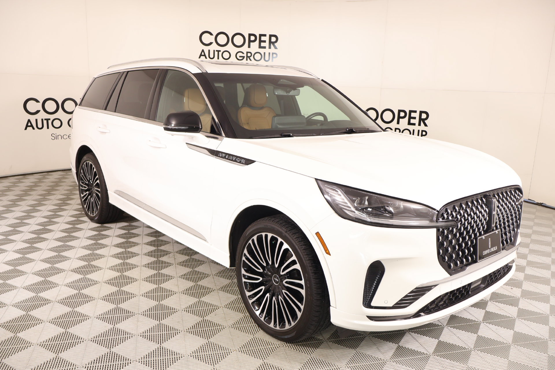 Certified 2025 Lincoln Aviator Black Label AWD/4WD image 1