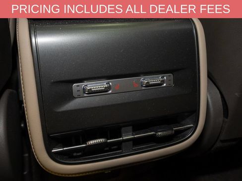 Used 2024 Lincoln Nautilus Reserve w/ Equipment Group 202A AWD/4WD image 8