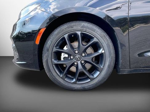 Used 2025 Chrysler Pacifica Limited FWD image 35