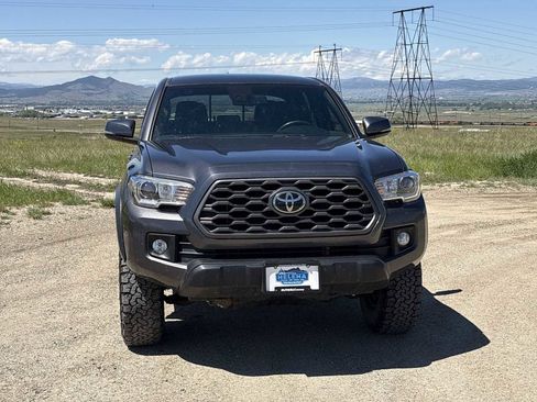 Used 2019 Toyota Tacoma TRD Off-Road AWD/4WD image 10