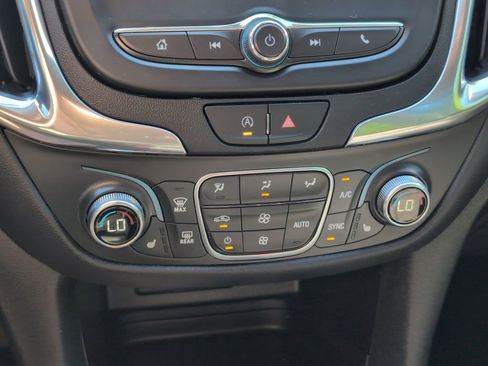 Used 2024 Chevrolet Equinox LT FWD image 19