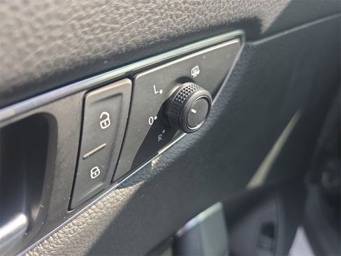 Used 2019 Volkswagen Passat 2.0T Wolfsburg w/ Wheels & Sunroof Package image 19