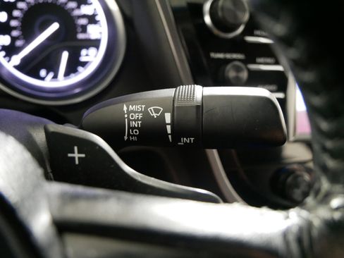 Used 2019 Toyota Camry SE image 30