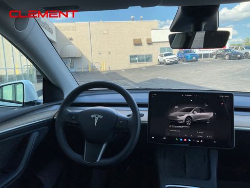 Used 2023 Tesla Model Y Performance AWD/4WD image 12