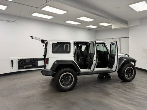 Used 2015 Jeep Wrangler Unlimited Sahara AWD/4WD image 27