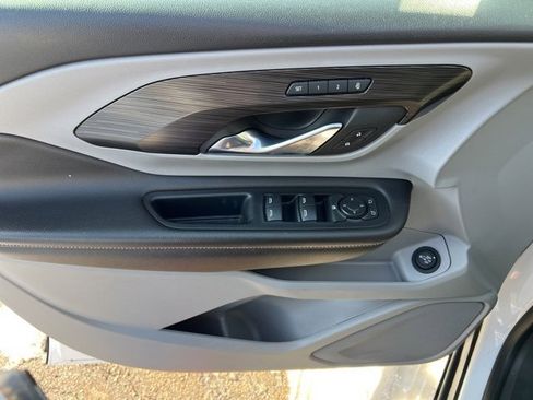 Used 2023 GMC Terrain SLT image 11