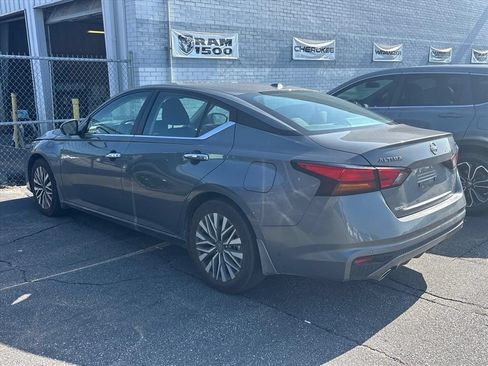 Used 2024 Nissan Altima 2.5 SV w/ SV Premium Package FWD image 12