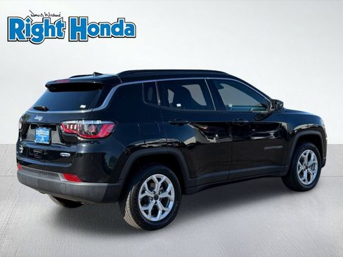 Used 2025 Jeep Compass Latitude AWD/4WD image 8