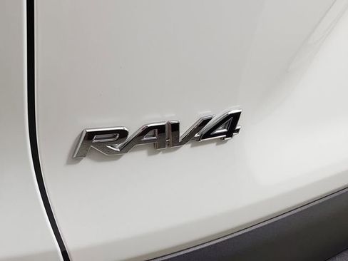 Used 2025 Toyota RAV4 XLE FWD image 9
